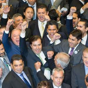 Rodrigo Maia é eleito presidente da Câmara com 293 votos