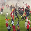 Briga generalizada entre torcedores com barras de ferro interrompe jogo na Colômbia