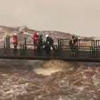 Alta no volume de água faz Cataratas do Iguaçu retirar grades da passarela