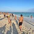 Sol, mar e altinha: Saquarema reúne 'vibe de verão' no 1º dia do Vivo Rio Pro
