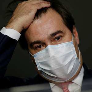 País vai "explodir" se propostas não forem votadas, diz Maia