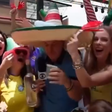 Repórter da Globo bebe tequila ao vivo durante abertura da Copa: 'Mãe, tô bem'