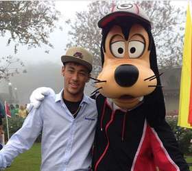 Neymar na Disney - 11/12/2012 - Folhinha - Fotografia - Folha de S.Paulo