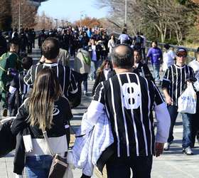 Ingleses destacam fim do mundo do Chelsea e erros de Torres