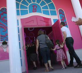 Casa dos sonhos da Barbie é inaugurada na Alemanha; conheça