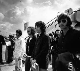 Relembre a trajetória de Ray Manzarek, da banda The Doors, em fotos e  vídeos – Vírgula