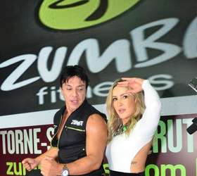 Zumba Fitness World Party tem músicas de Claudia Leitte, capoeira