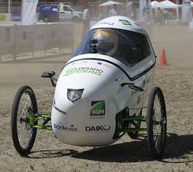 Corrida de carros elétricos movimenta cidade chilena