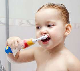 qual a idade certa para levar o bebe ao dentista
