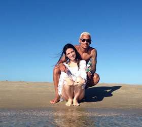 Suposta Foto De Ronaldinho Com Cinco Mulheres Em Piscina Vaza Na Web