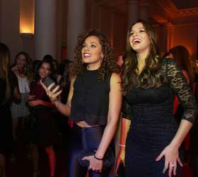 Foto: Bruna Marquezine se despede de Isaac Azar, dono do restaurante Paris  6 - Purepeople