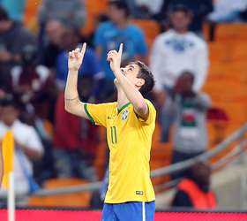 Em teste final, Brasil faz 5 e passa fácil por África do Sul