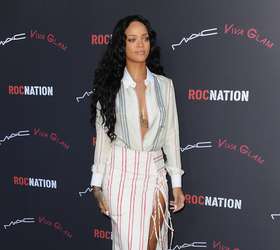 Rihanna erra com looks exóticos em Paris