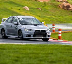 Lancer Evolution X é carro de rua com DNA de corrida