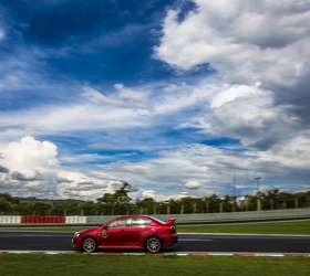 Lancer Evolution X é carro de rua com DNA de corrida