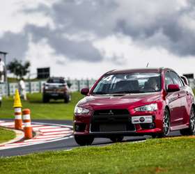 Lancer Evolution X é carro de rua com DNA de corrida