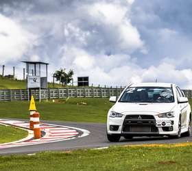 Lancer Evolution X é carro de rua com DNA de corrida