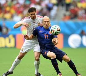 Espanha x Holanda - 13/06/2014 - Esporte - Fotografia - Folha de S.Paulo