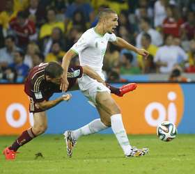 Argélia aproveita nova falha de russo e avança com empate