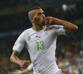 Argélia aproveita nova falha de russo e avança com empate