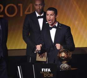 Caras  Cristiano Ronaldo eleito melhor jogador do mundo pela terceira vez