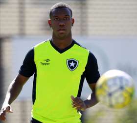 Ex-Botafogo, Ribamar é oferecido, mas valores afastam negócio