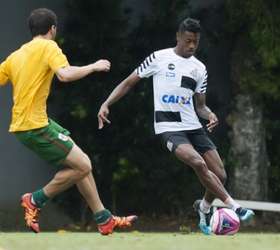 De óculos, Bruno Henrique vai a campo em treino do Santos após grave lesão  no olho, santos