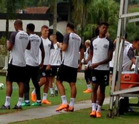 Bruno Henrique revela insegurança com óculos nos treinos em campo do Santos, santos