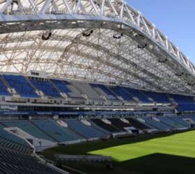 Único fora da Rússia, estádio erguido no pântano é inaugurado para a Copa