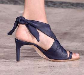 À Clássicas Com E DelicadasStrappy Cena Voltam Lenços Sandals bfg6yY7