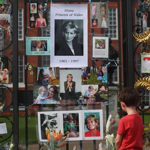 Britânicos homenageiam princesa Diana 20 anos após sua morte