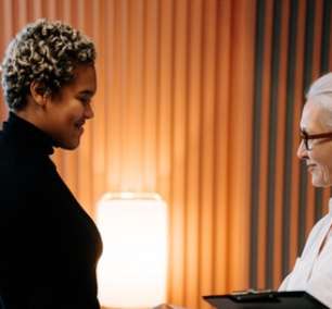 Procurando emprego? Saiba por que é importante sorrir