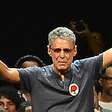 Veja os três sintomas da doença que levou Chico Buarque à cirurgia