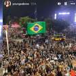 Coreógrafa de Madonna registra multidão de fãs brasileiros na porta de hotel