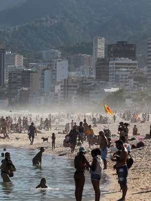 Bolsonaristas espalham fake news sobre fotos de praia lotada