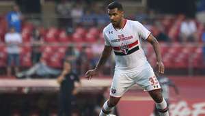 Breno celebra volta e culpa álcool por incêndio na Alemanha