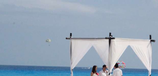 Por R$ 500, resorts oferecem casamento nas praias de Cancun