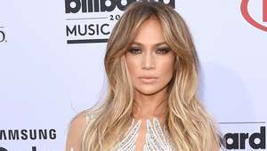 ¡JLO presume se quita el maquillaje!