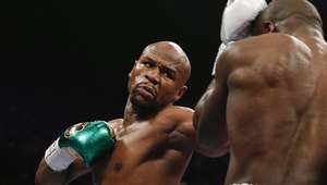 Floyd Mayweather se retira invicto al vencer a Andre Berto