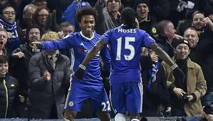 Willian faz dois e Chelsea vence a 13ª seguida no Inglês