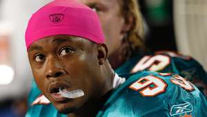 Ex jugador de los Dolphins y su familia mueren en incendio