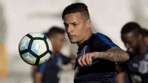 Arana posta foto íntima, apaga e pede desculpas a seguidores