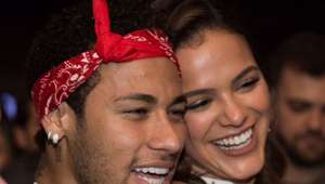 Foto de Bruna Marquezine e Neymar continua decorando ...
