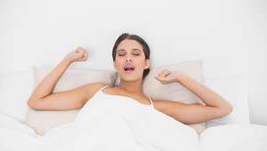 Por que acordamos com "voz de sono"?