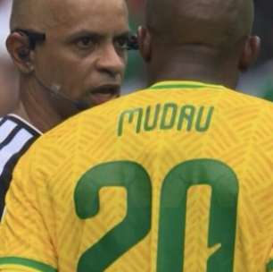 Inglês de árbitro brasileiro em estreia da Copa ganha repercussão mundial