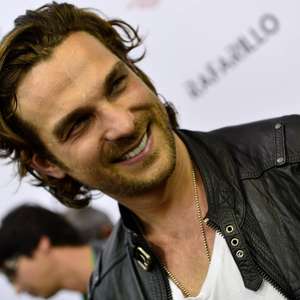 "Merece umas porradas", diz ator que vive vilão em ...