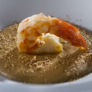 Aprenda a fazer creme de amendoim com camarões grelhados