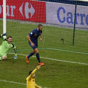 Com arbitragem polêmica, França reverte vantagem da ...