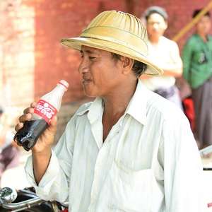 Veja quanto custa um refrigerante de cola pelo mundo