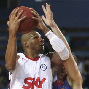 Com 26 pontos de Leandrinho, Pinheiros bate Franca no NBB